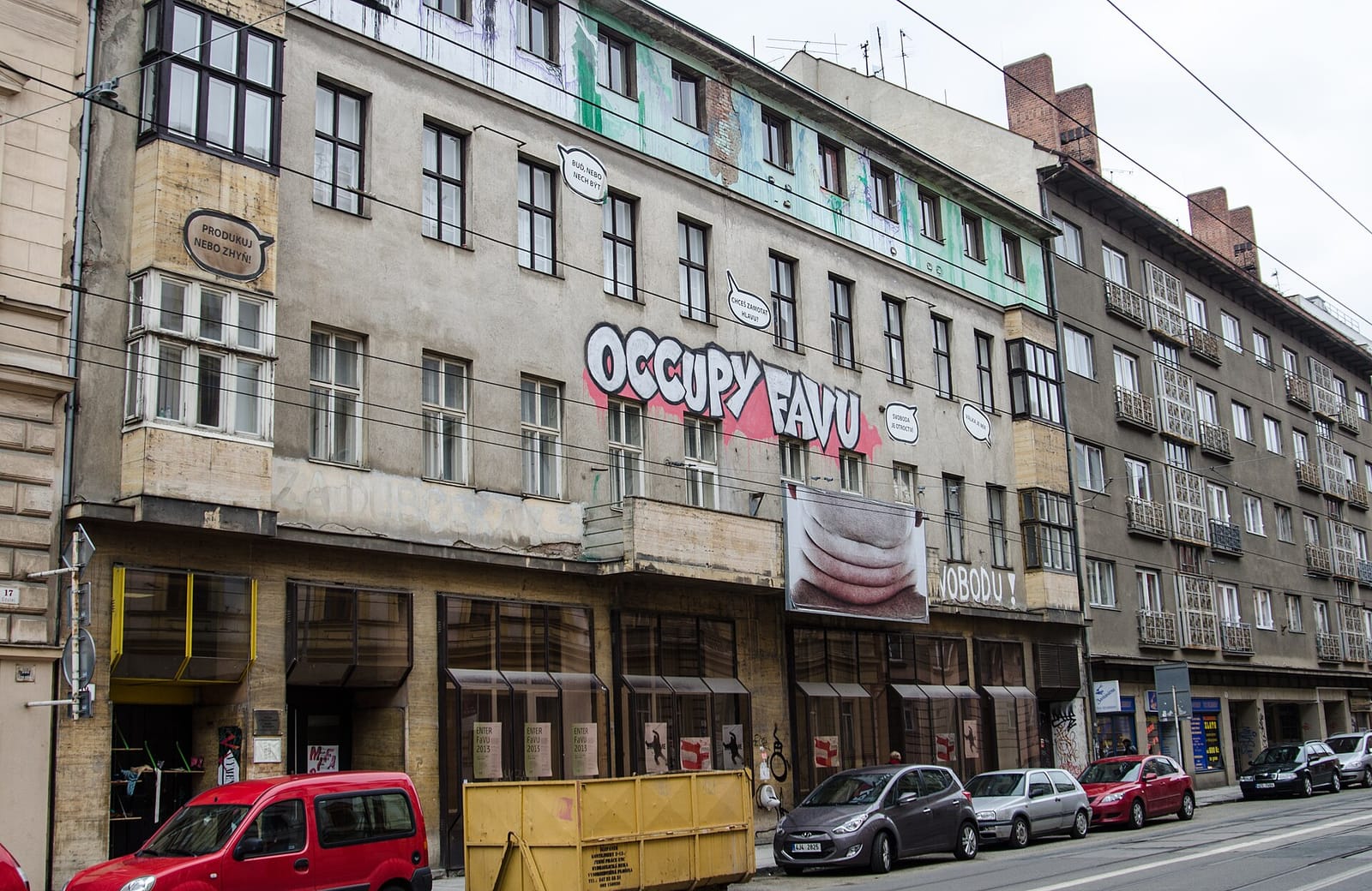 Hodně Někde photo 2