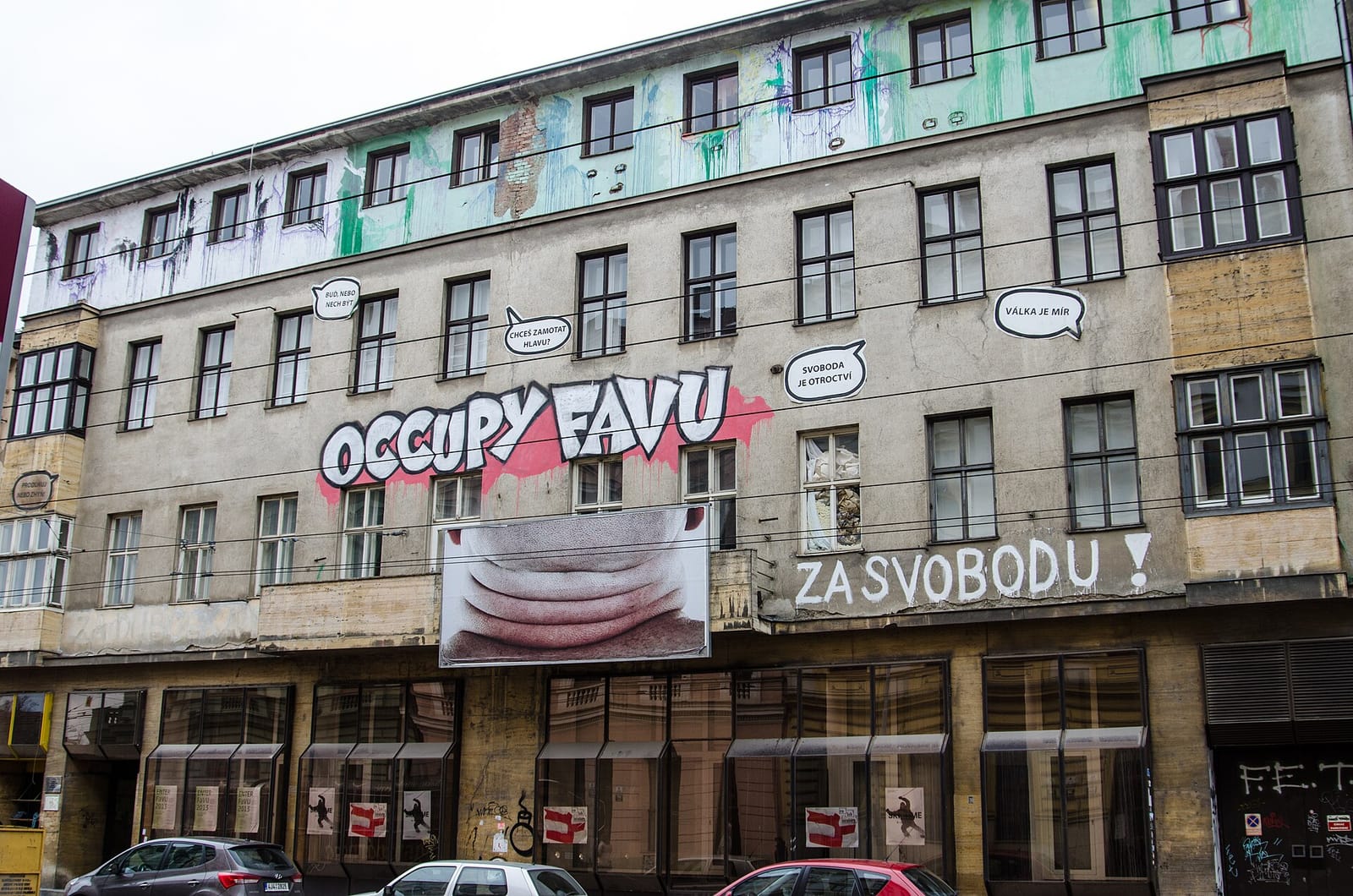 Hodně Někde