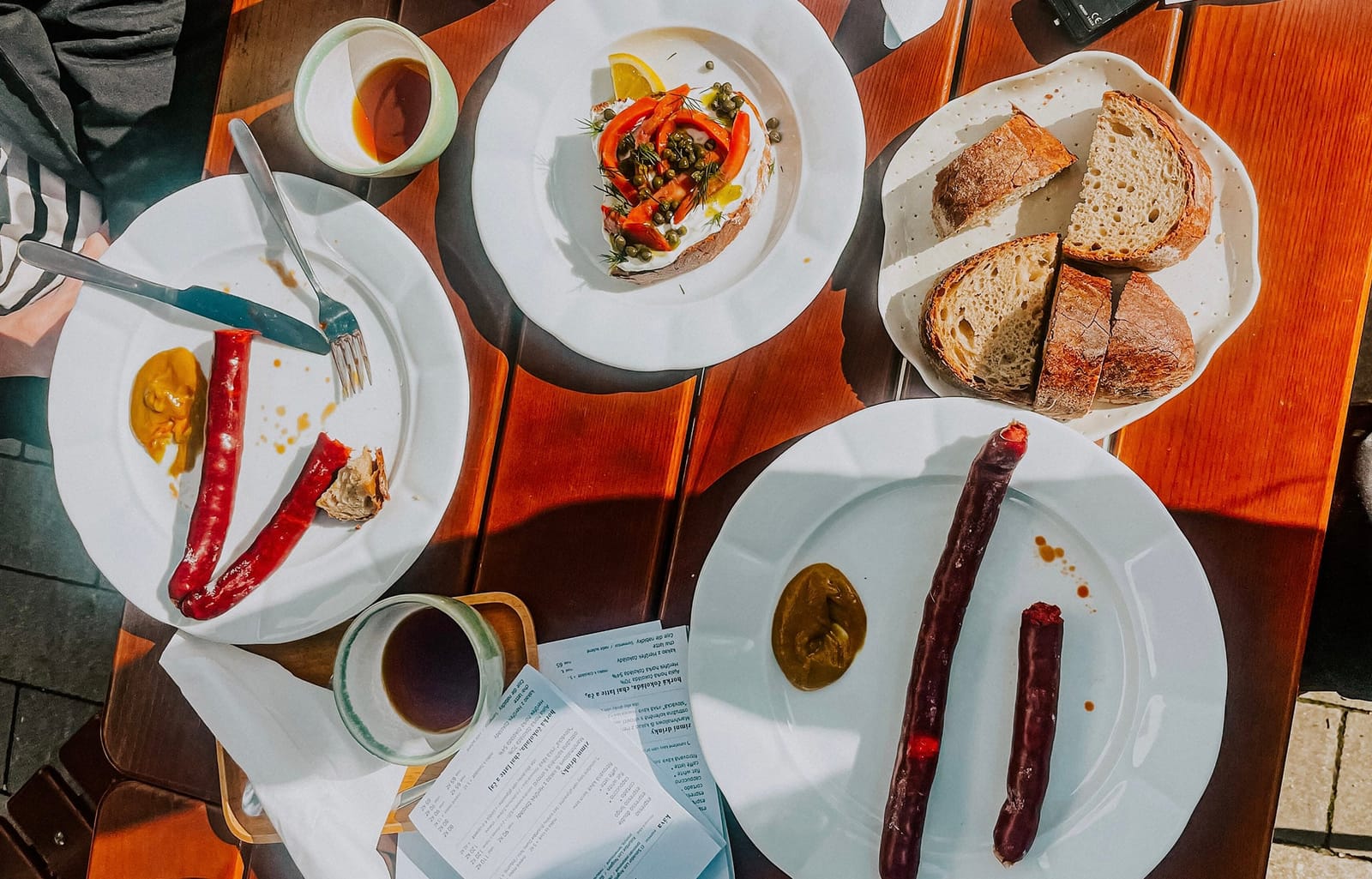 Dvorek :: café wine bistro