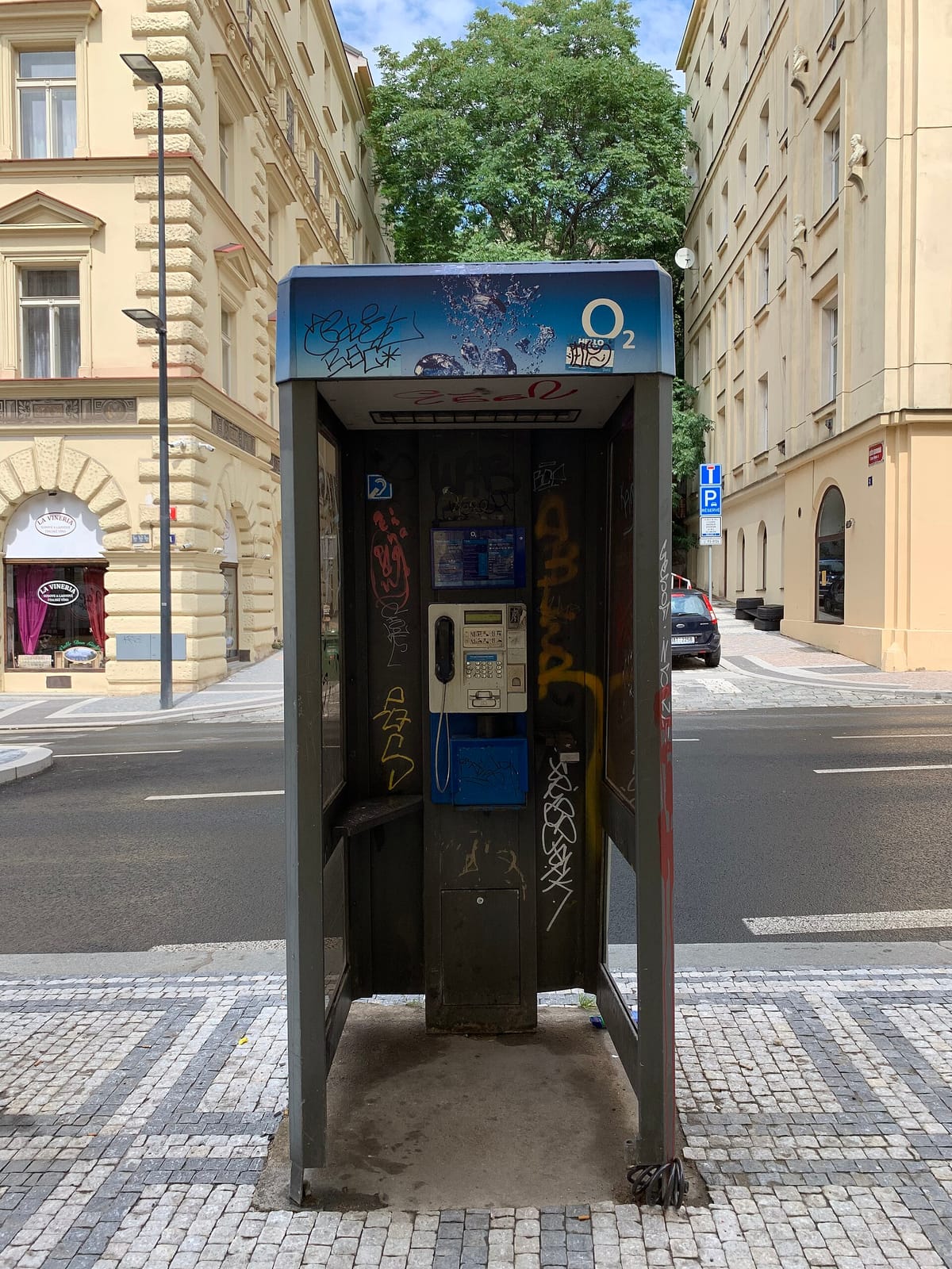 Hnízdo - humanitní komunitní prostor photo 3