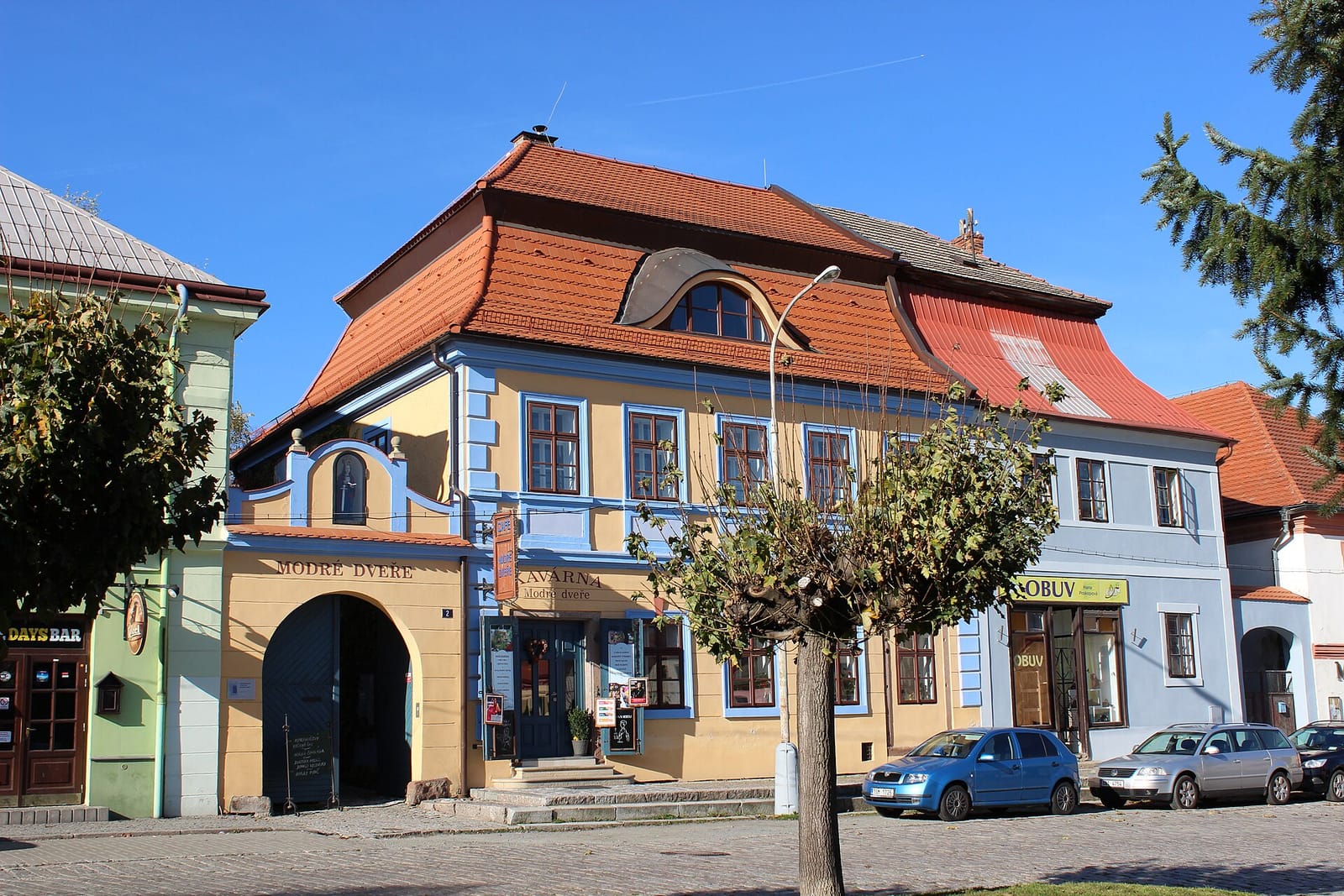 Modré dveře