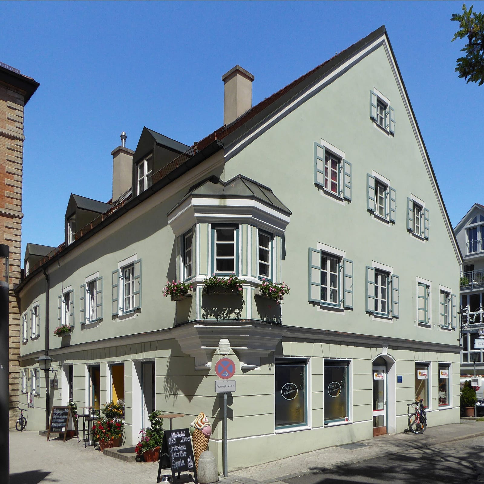 Plexx Restaurant & Cafe