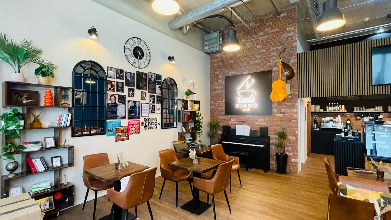 Piano Café