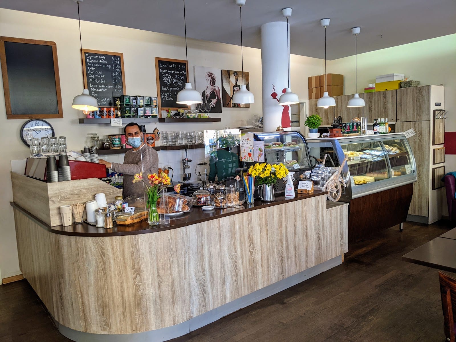 R3 Coffee Lounge