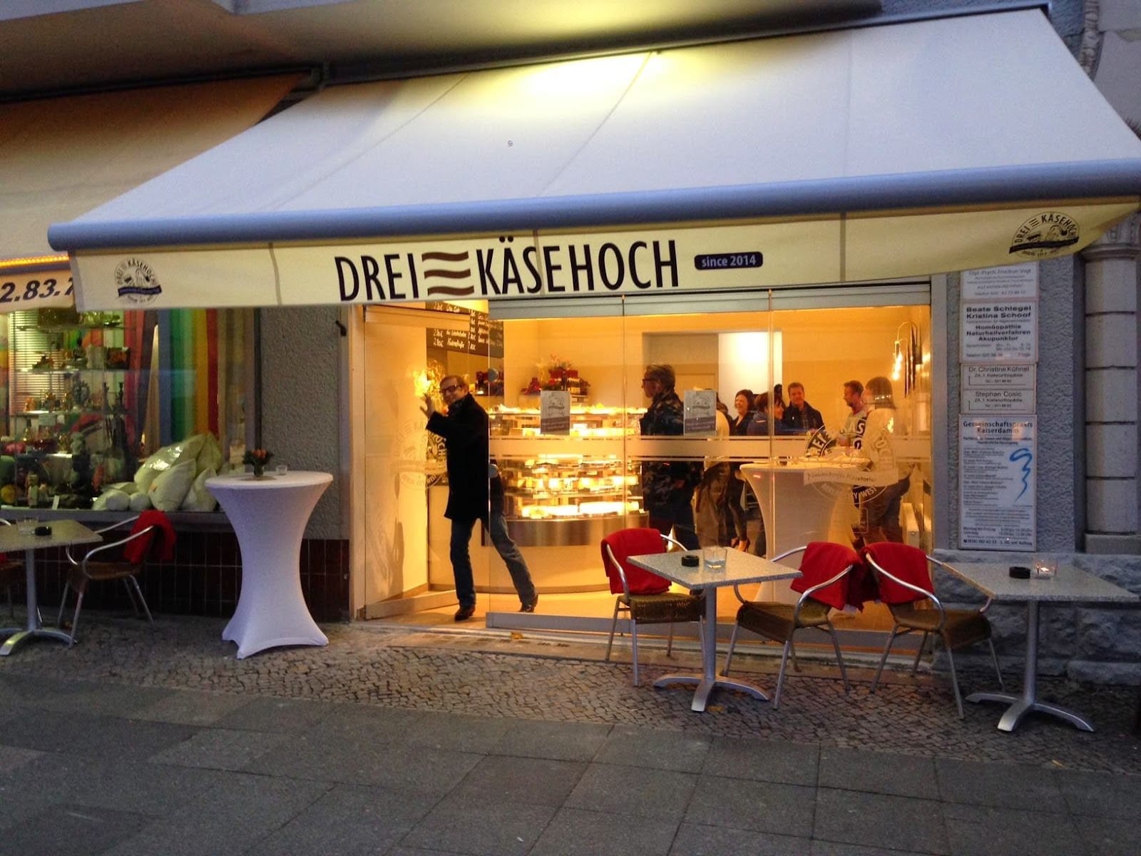 Café Dreikäsehoch