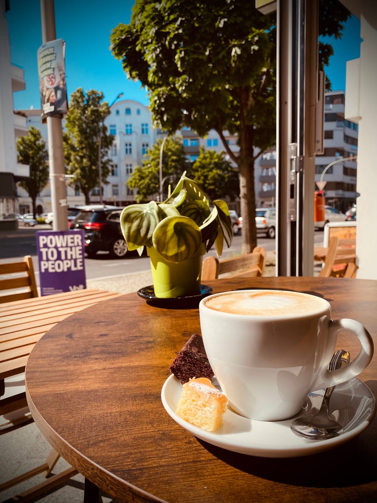 Uhland's Café