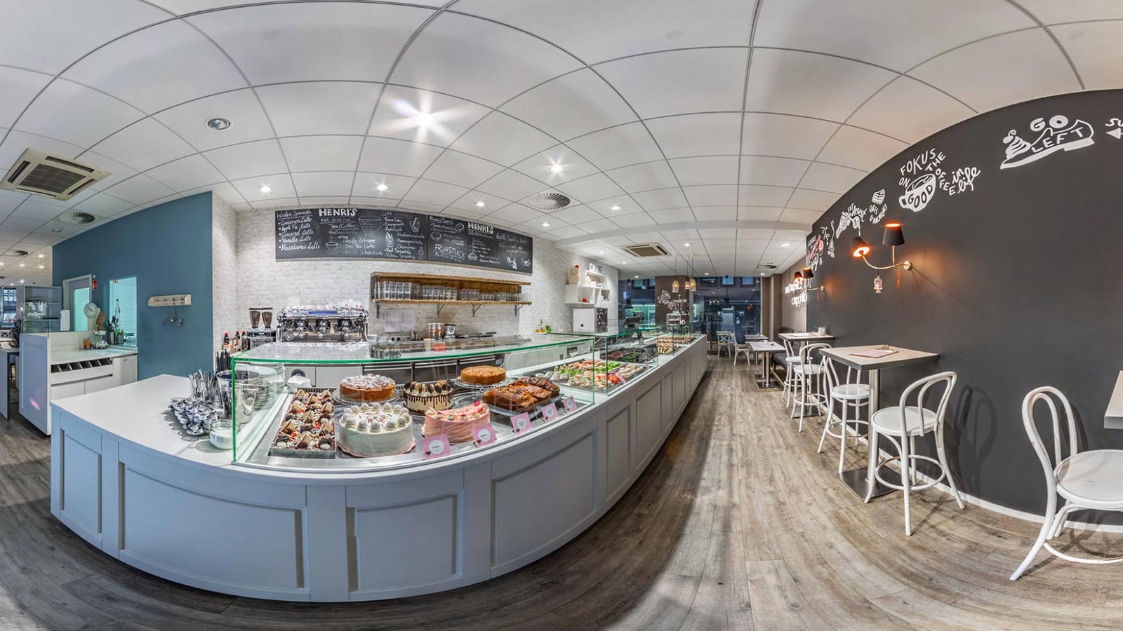 Henri's Café photo 2