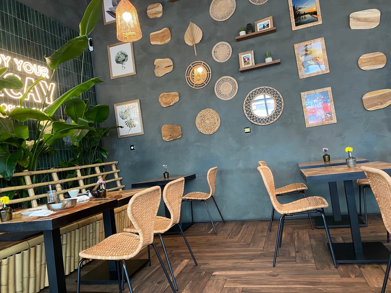 Tropical Café