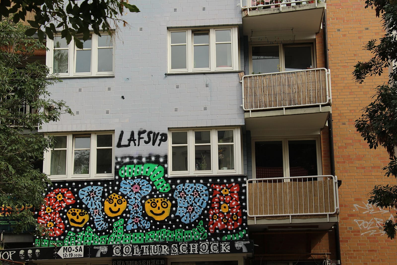 Café klatsch photo 2