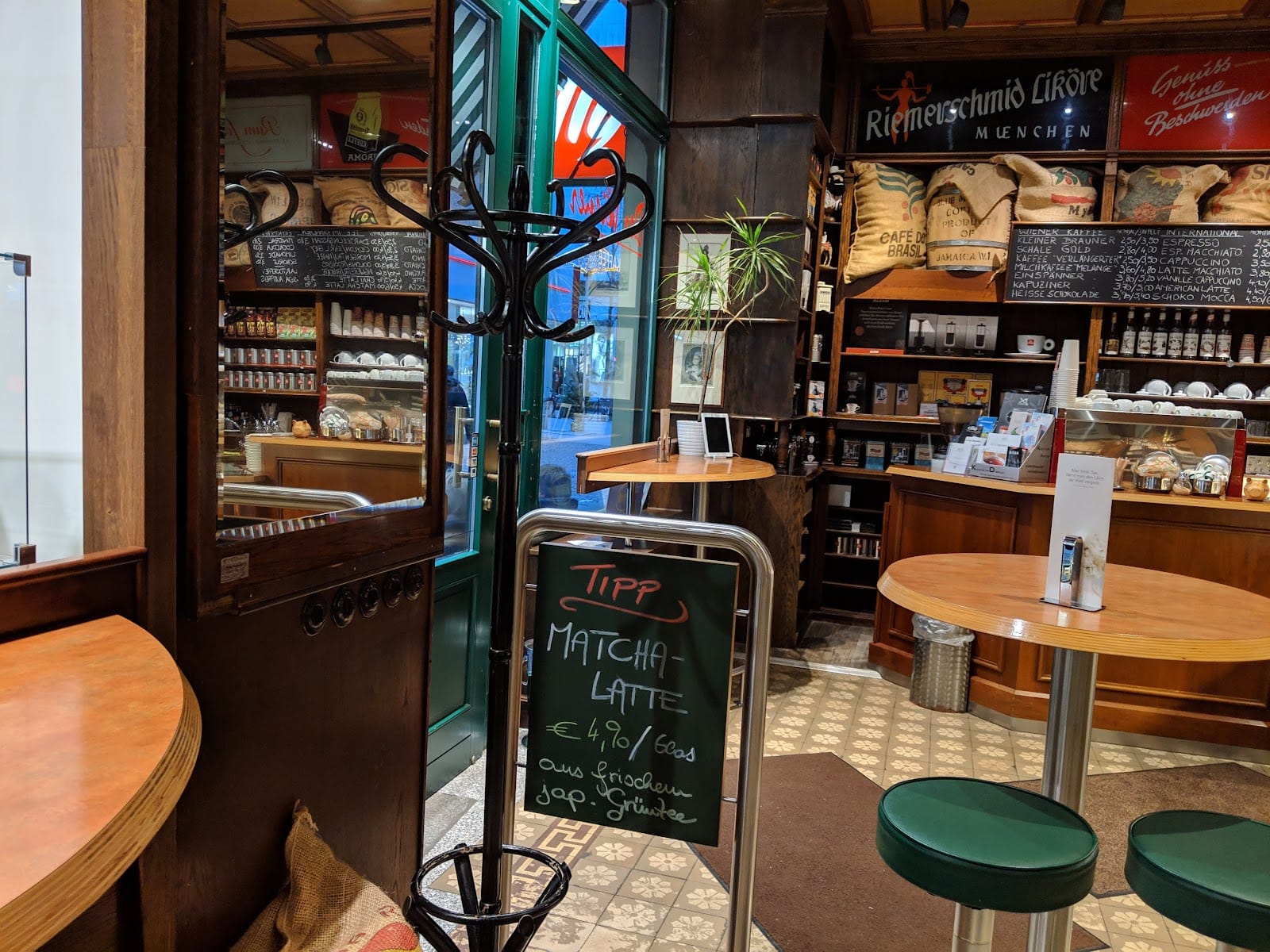 Der Wiener Café