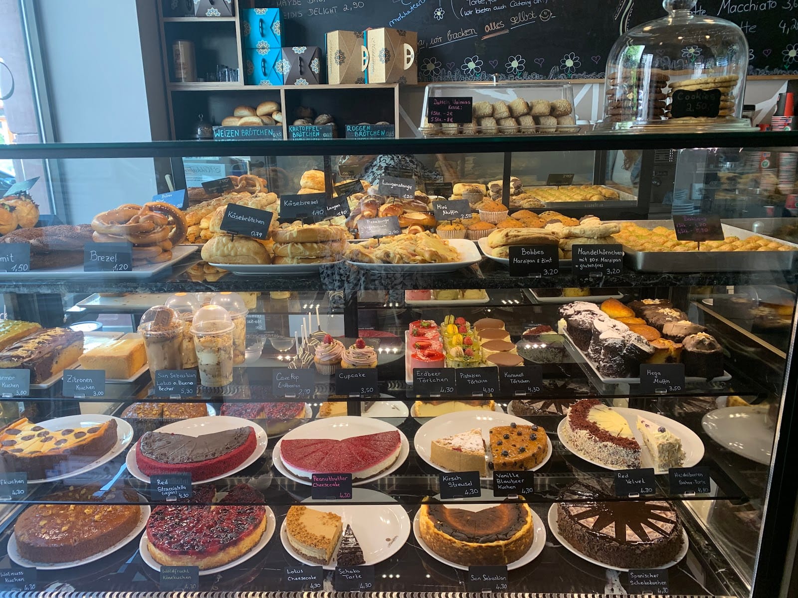 Mokkateeria Bread & Sweets