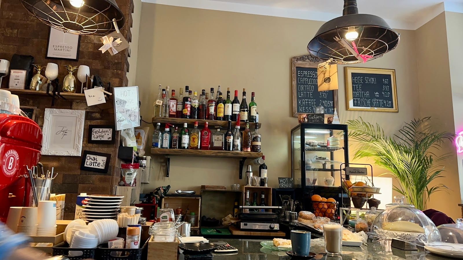 Le Petit Cafe