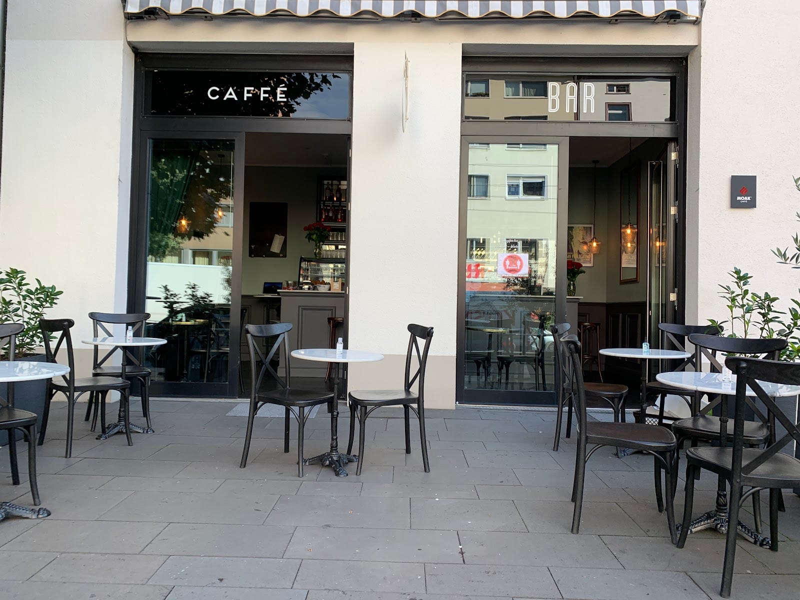Jennerit Cafe & Bar