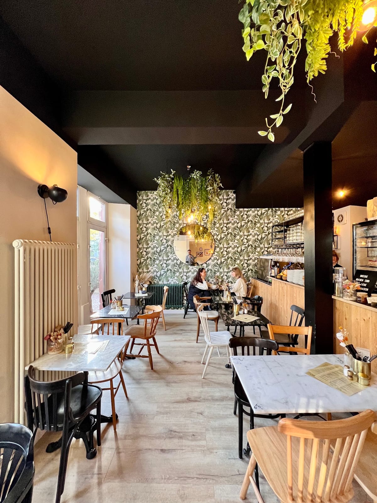 LUUC Café Deli Wein