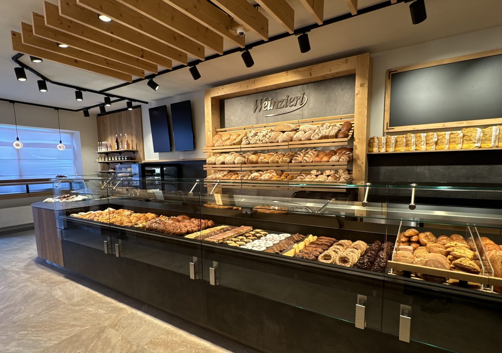 Café u. Bäckerei Weinzierl photo 3