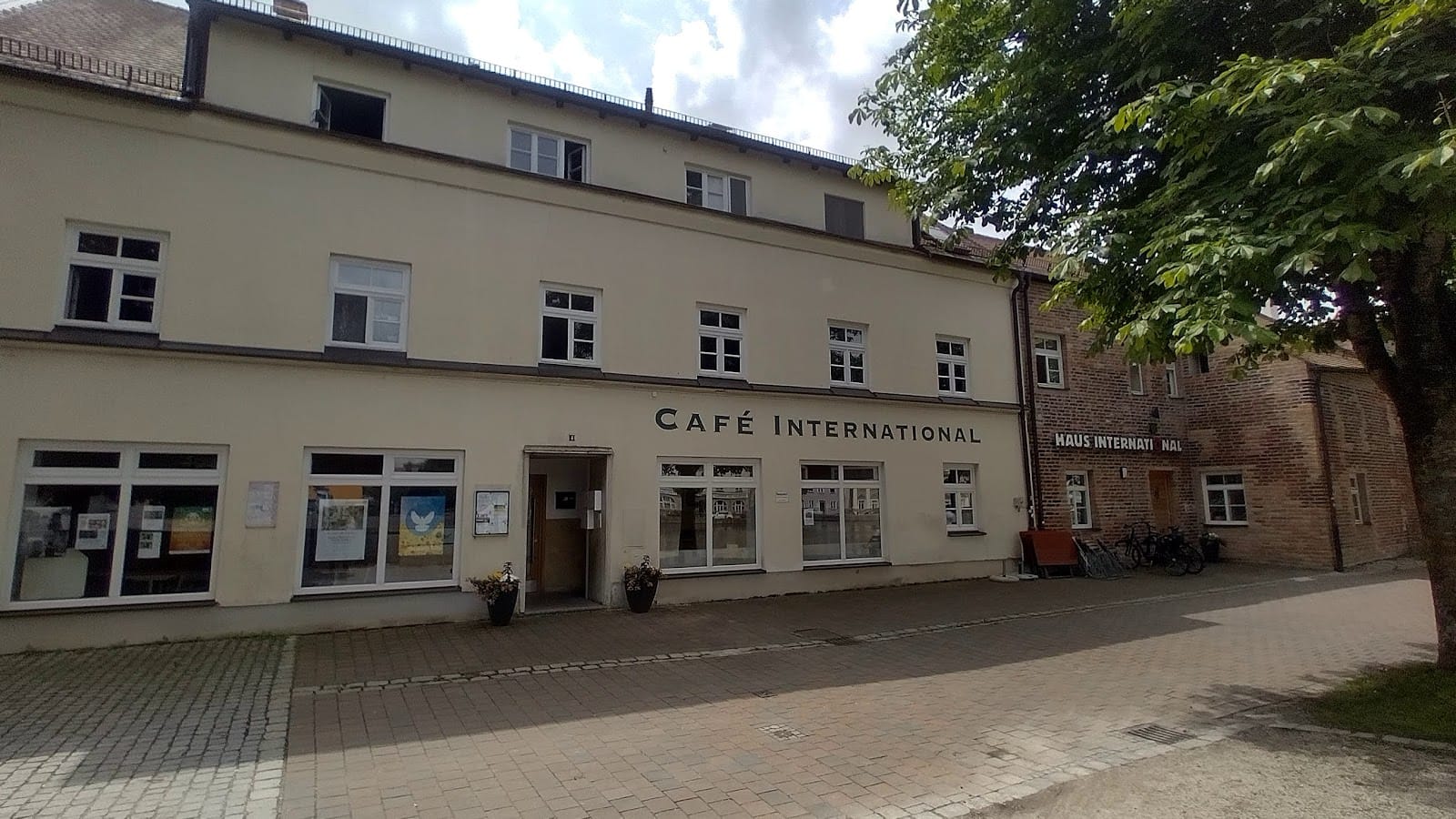 Café International