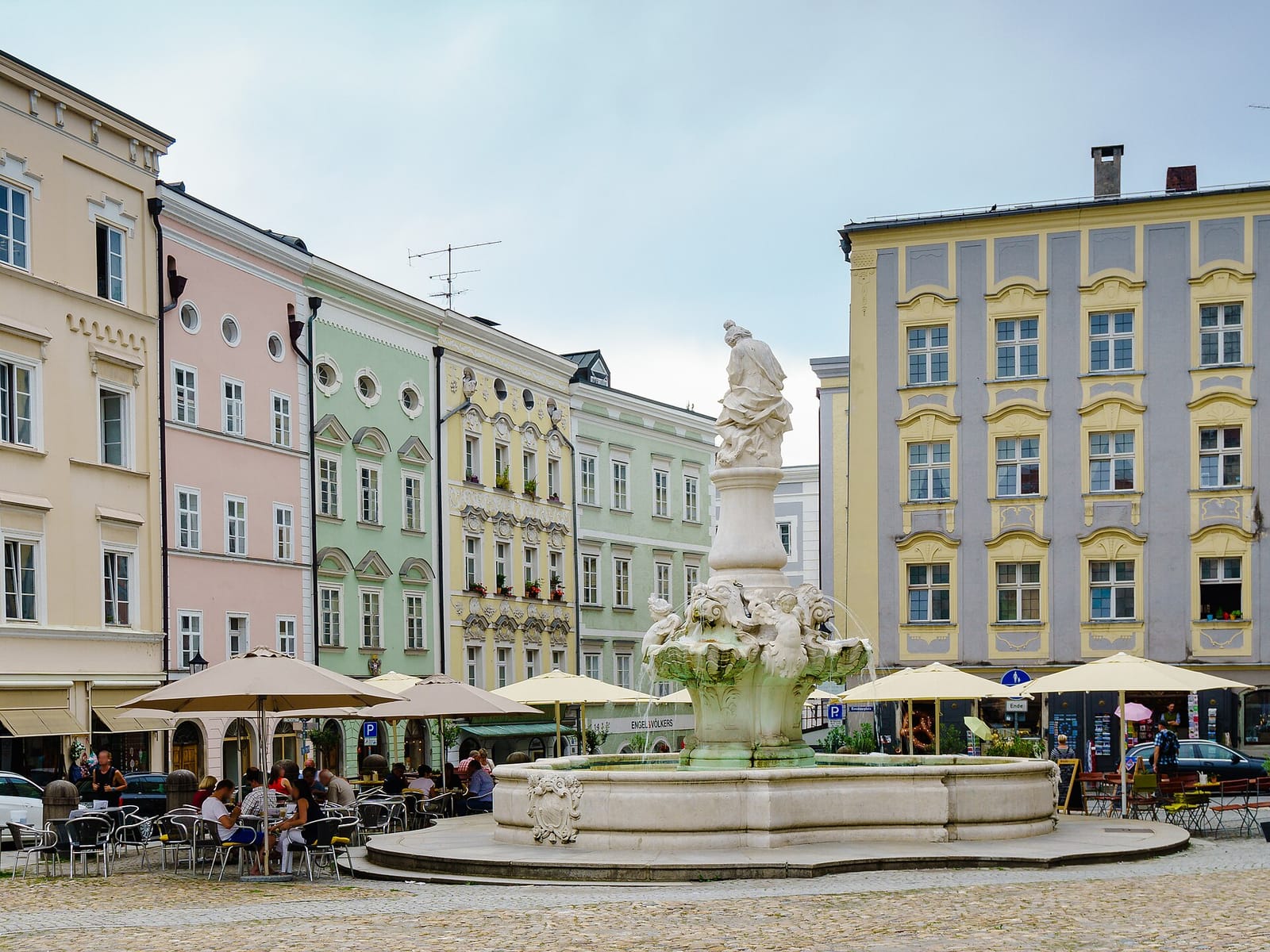 Café & Tagesbar Minoo Passau photo 3