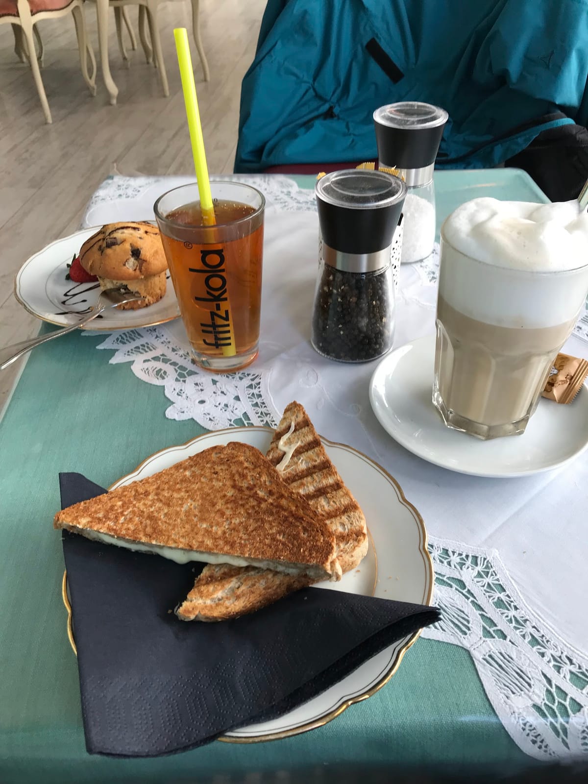 Mademoiselle Gourmet Café