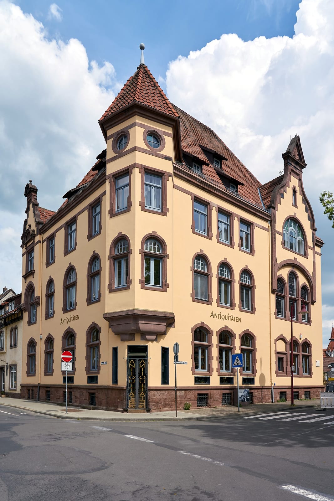 Café in der kleinen Gasse
