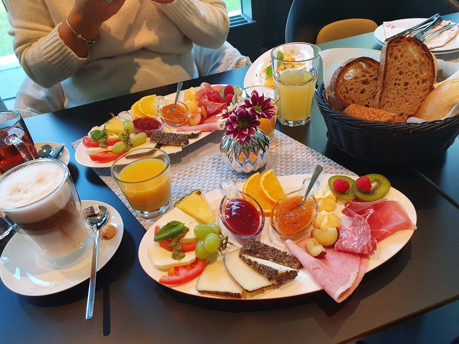 Café + Bistro Anton's