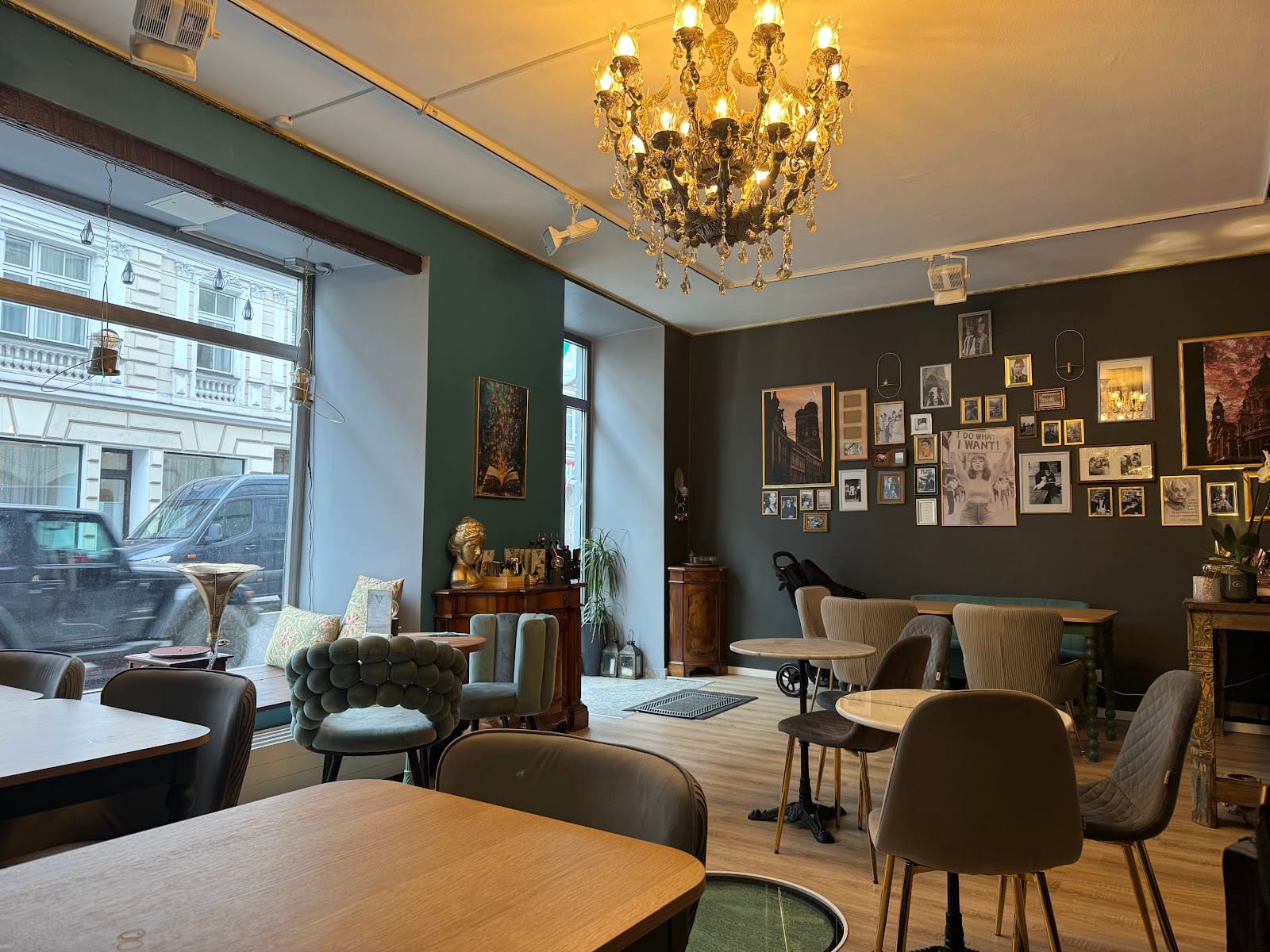Cafe Vintage