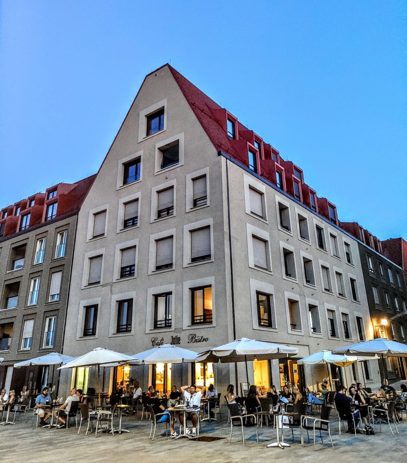 Café Bistro Jolie