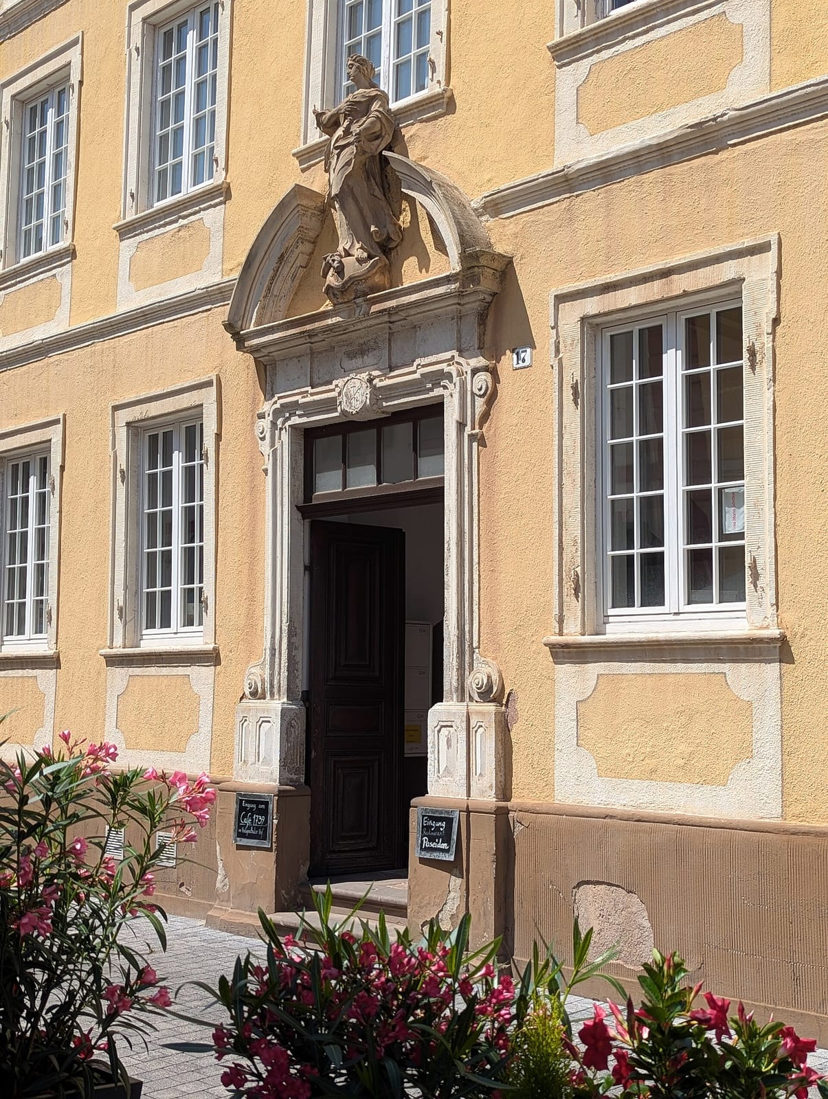 1739 Art Café