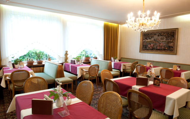 Cafe Konditorei Hotel Goldinger photo 2