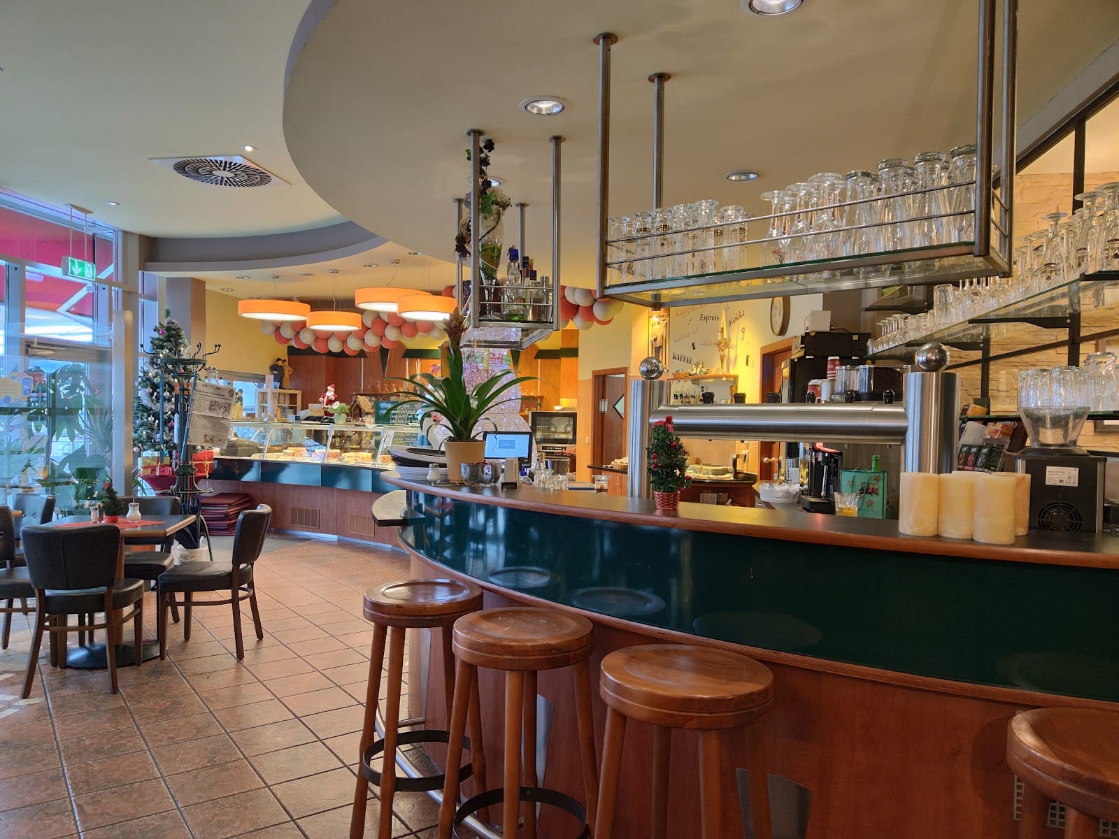 Leo's Schlemmer Café