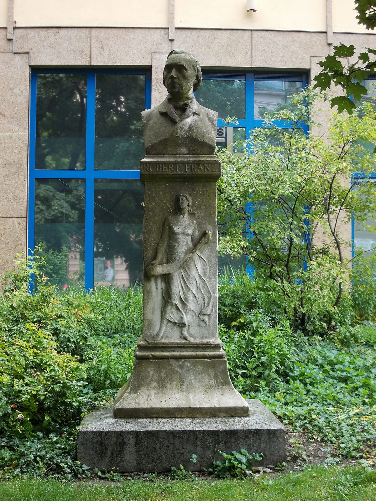 Faust photo 5