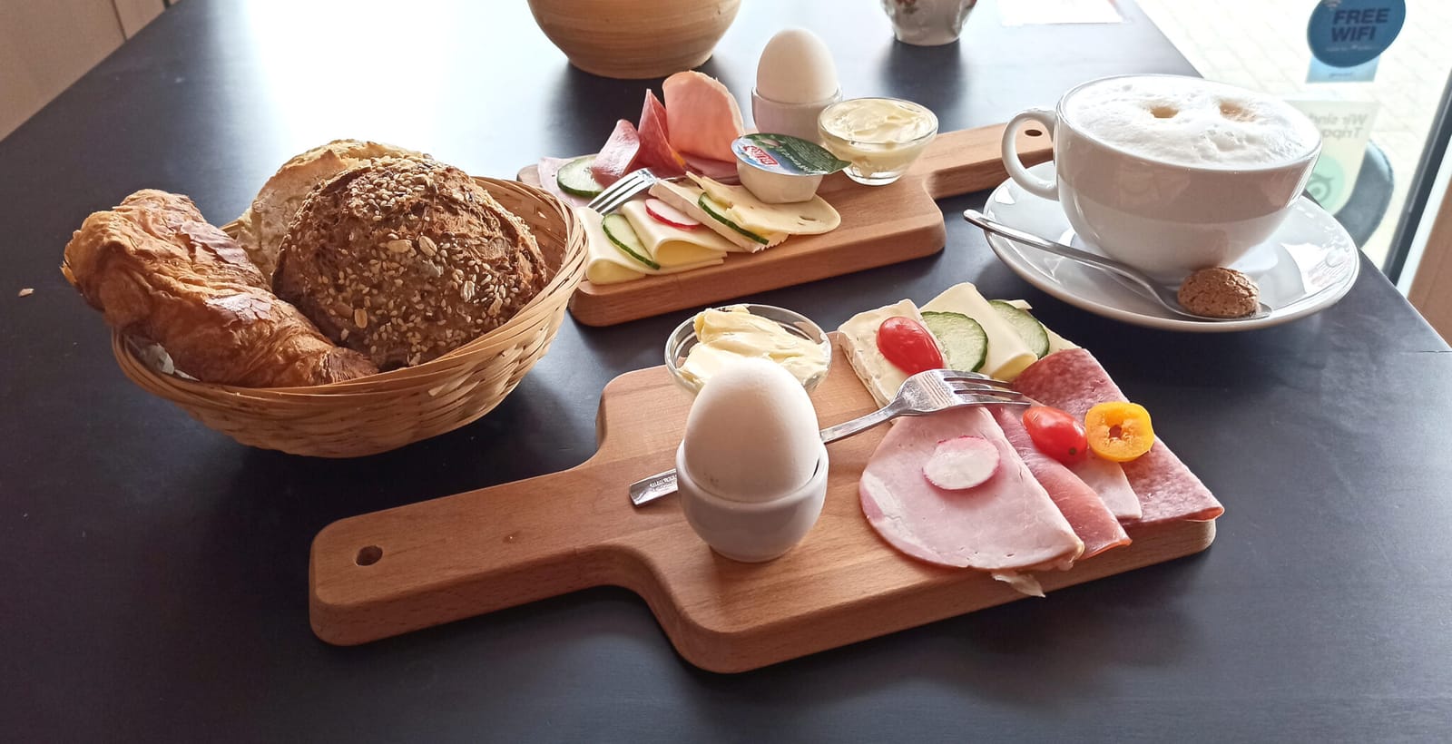 Roland Café photo 4