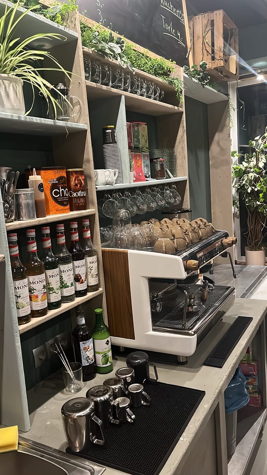 Mo's Café photo 3