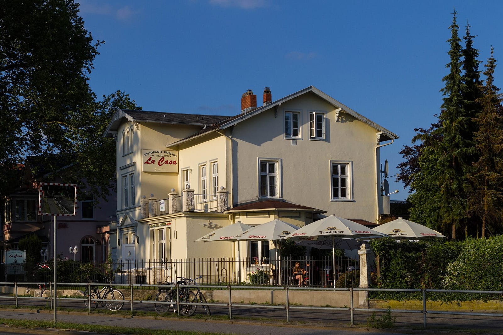 Les Téméraires - Crêperie & Café photo 3