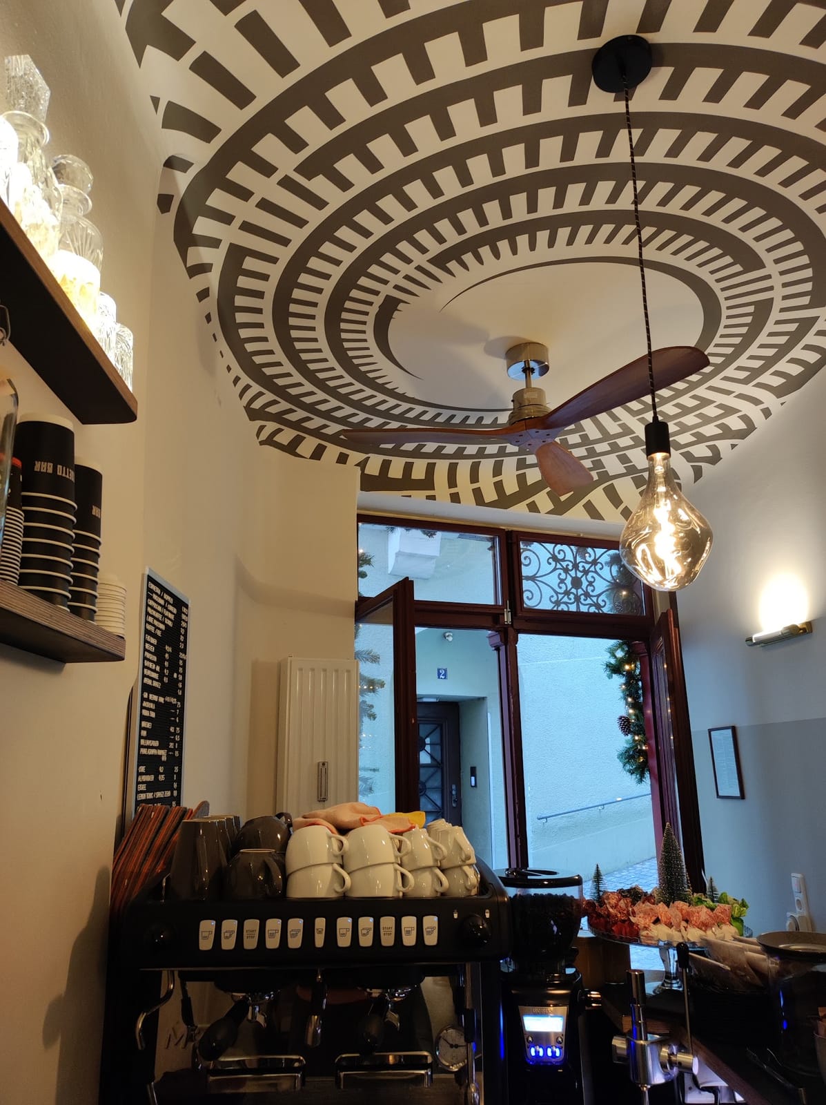 Stretto Bar