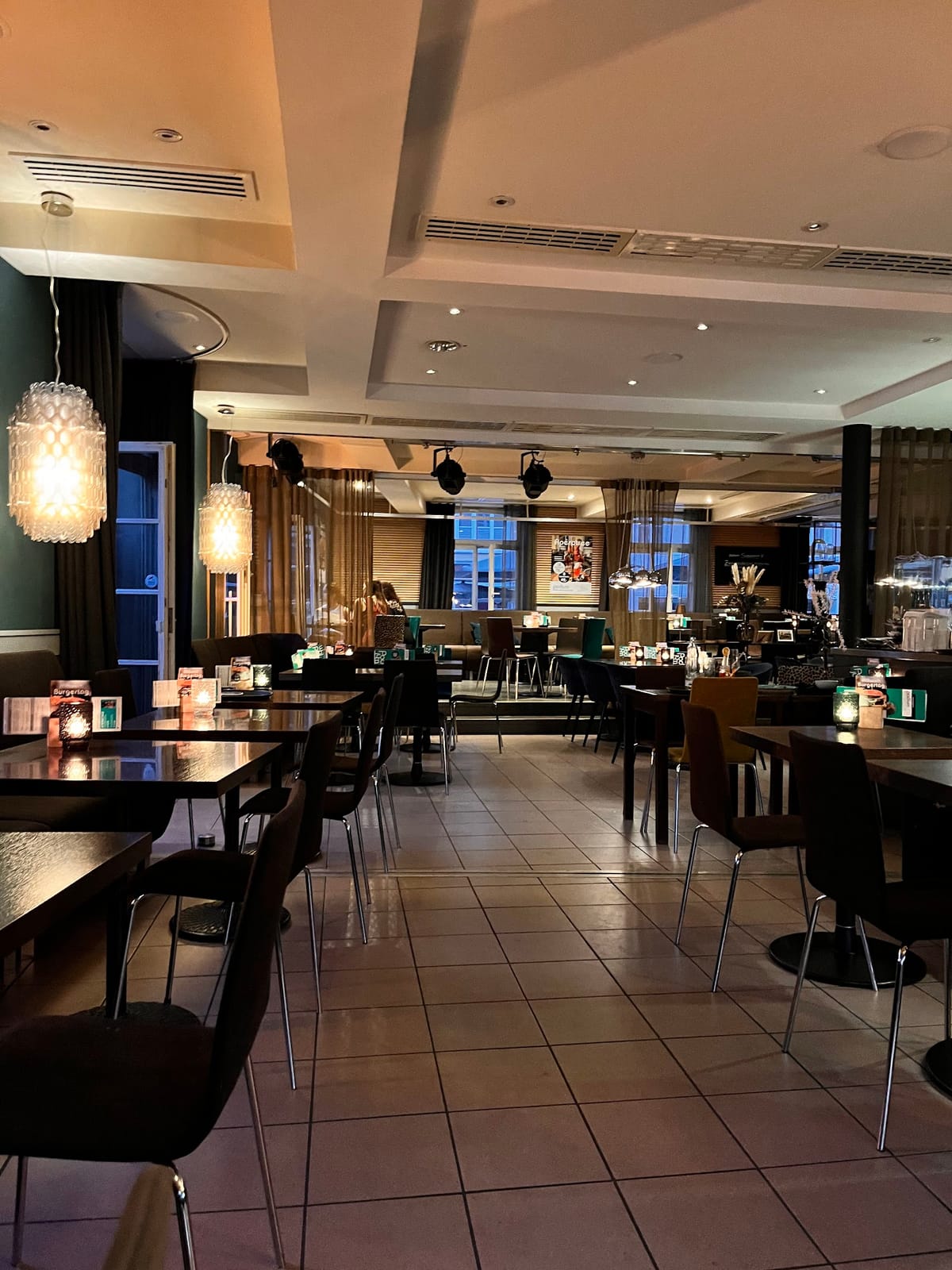 Cafe Podium