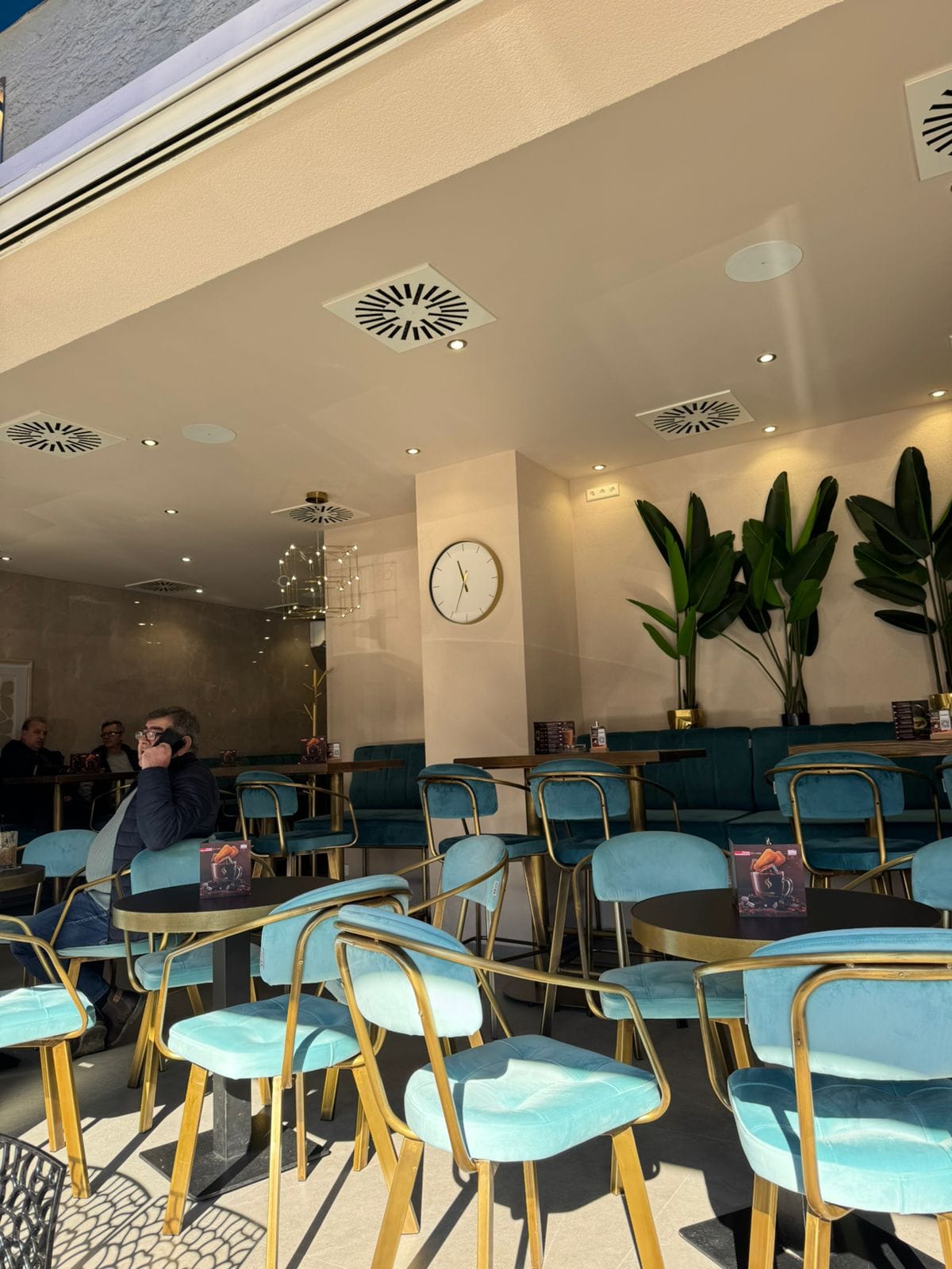 Cafe Bar Boulevard