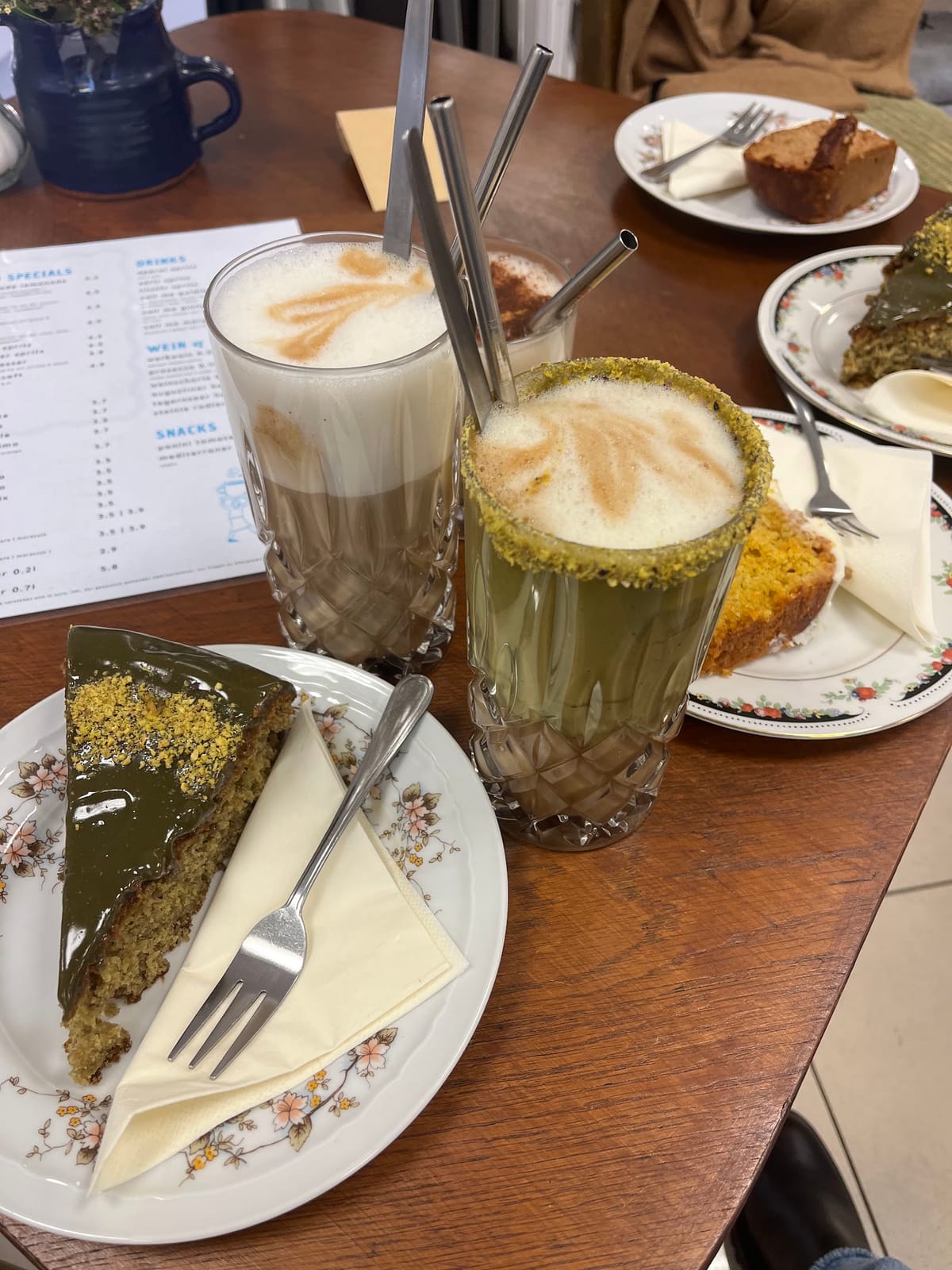 CALVI café & vintage clothing