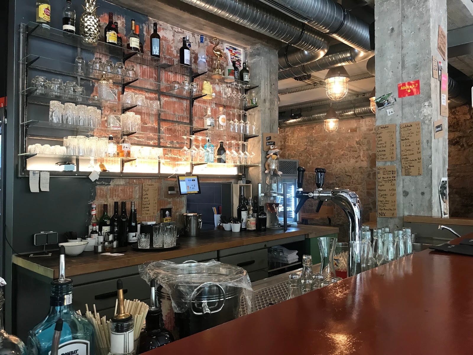 Cafe Bar Human