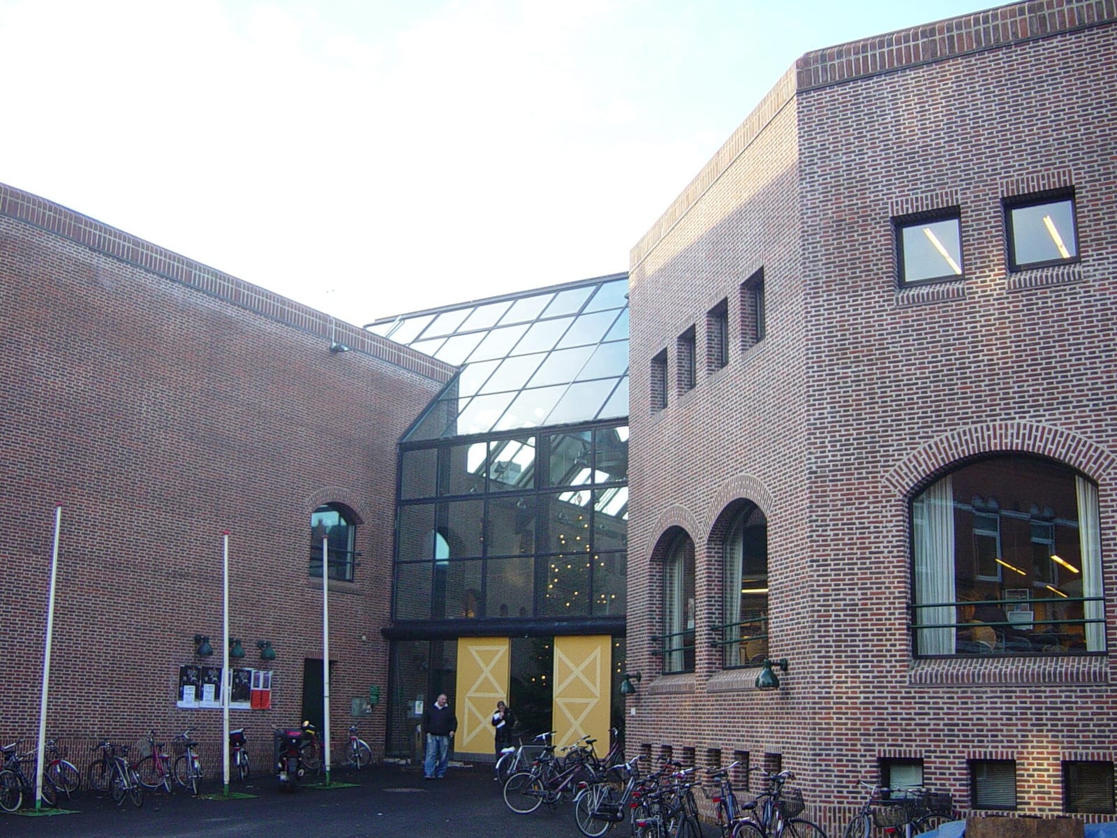 Mellem Linjerne