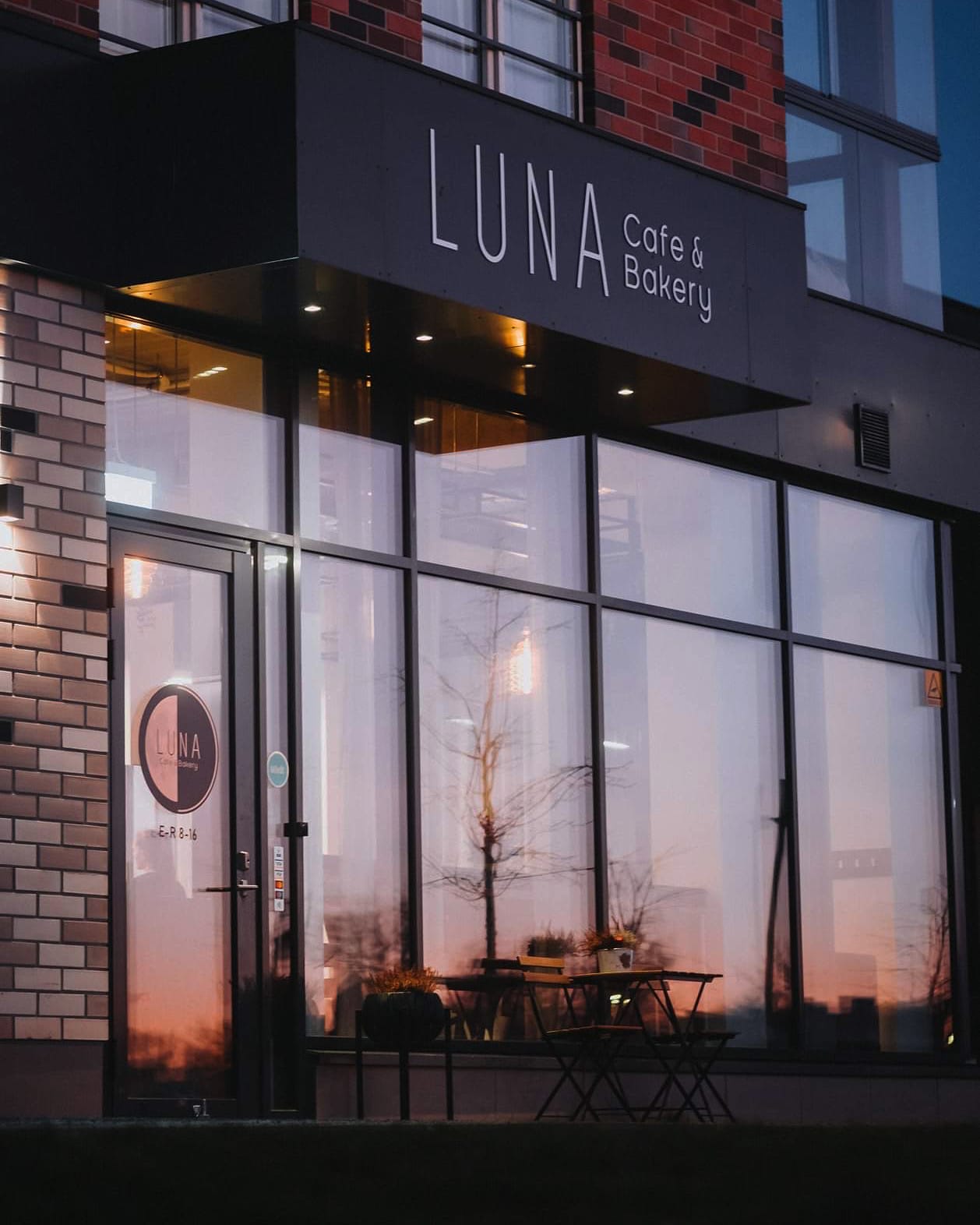 Luna cafe & bakery
