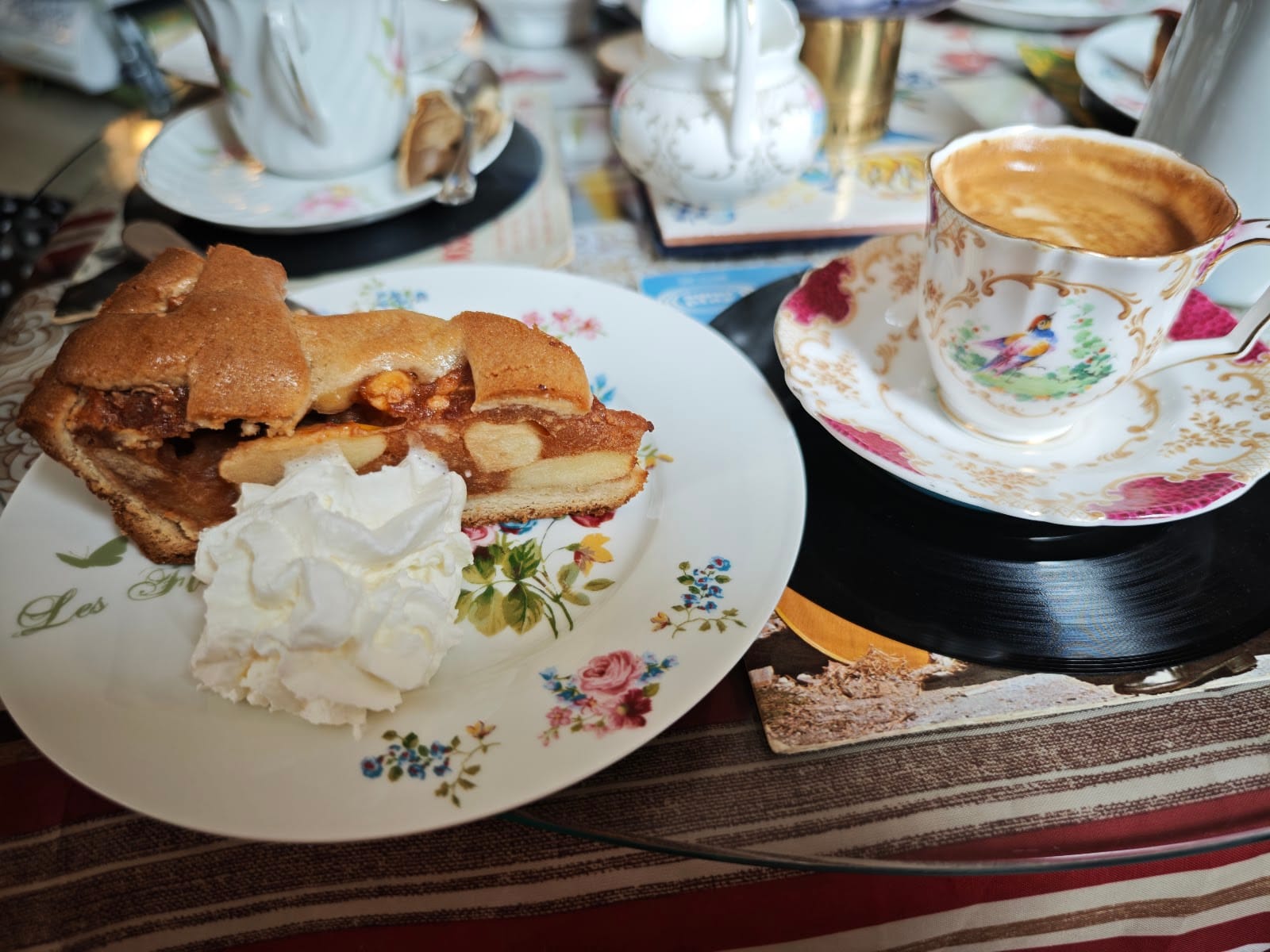 Magpie nest Vintage cafe