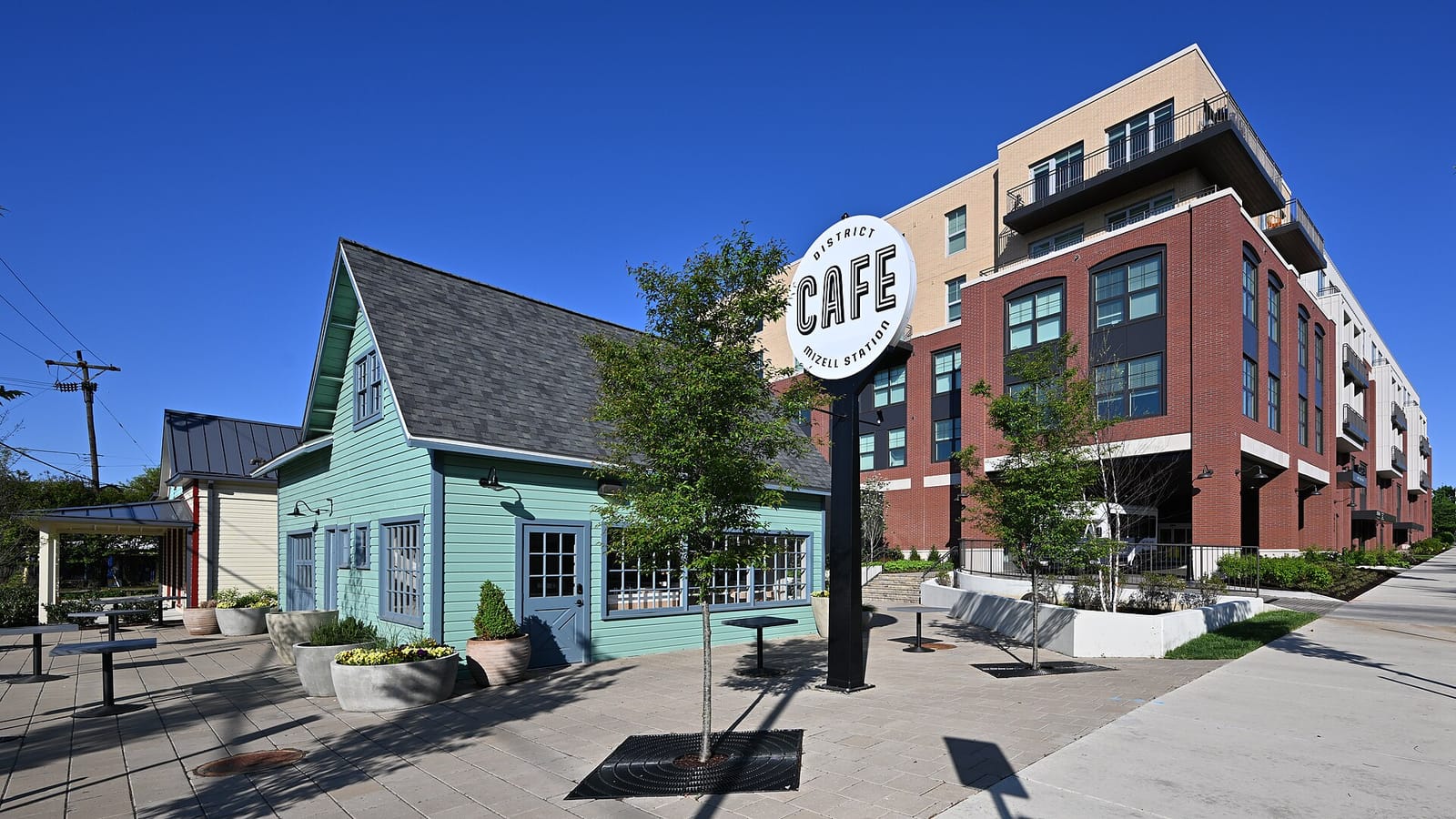District Café Mizell Station photo 2