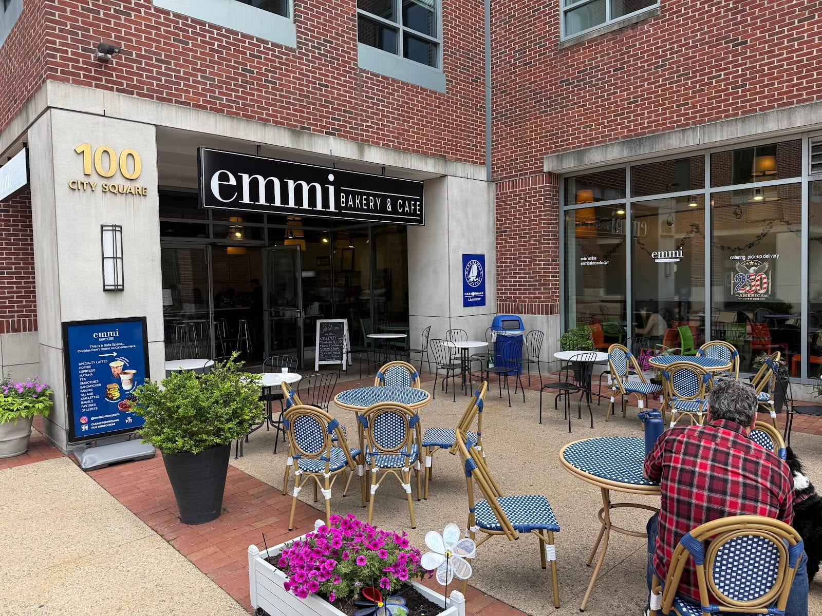 Emmi Bakery and Cafe
