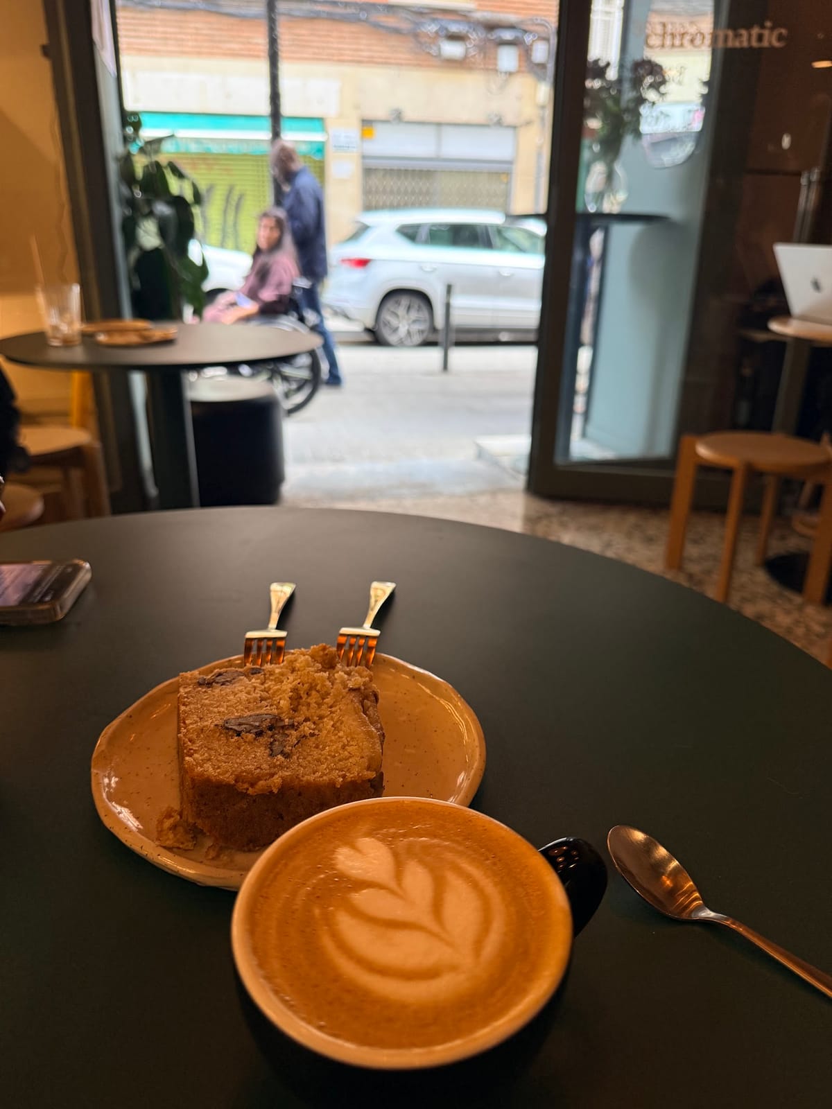 chromatic café
