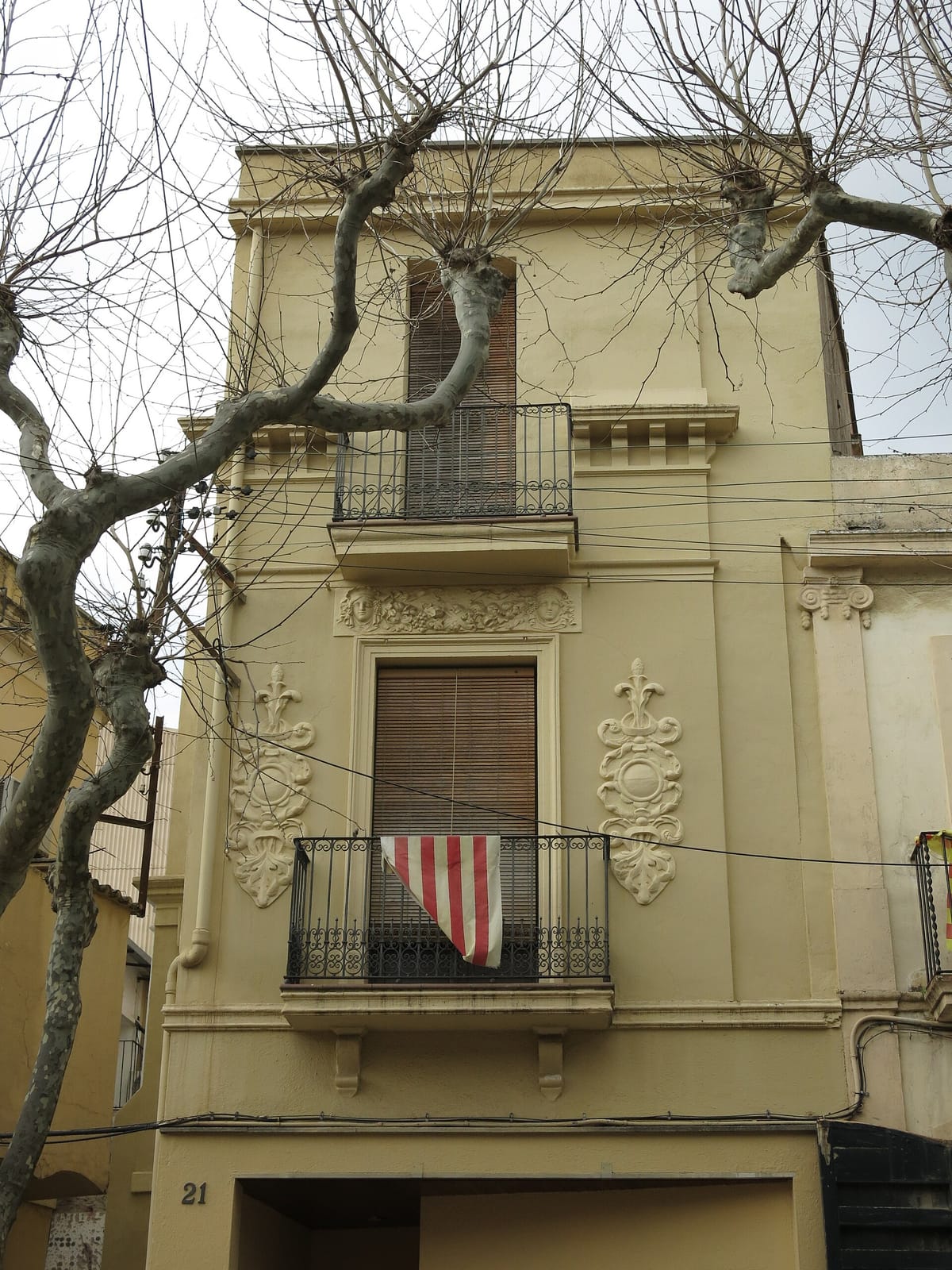 Plats (antic Cafè Rovira - Can Ton)