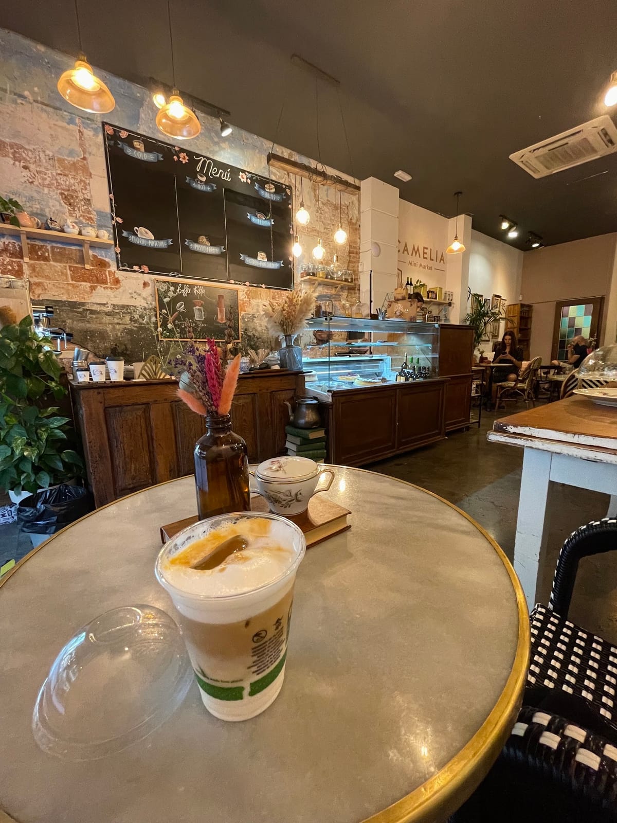 Camelia Art Café