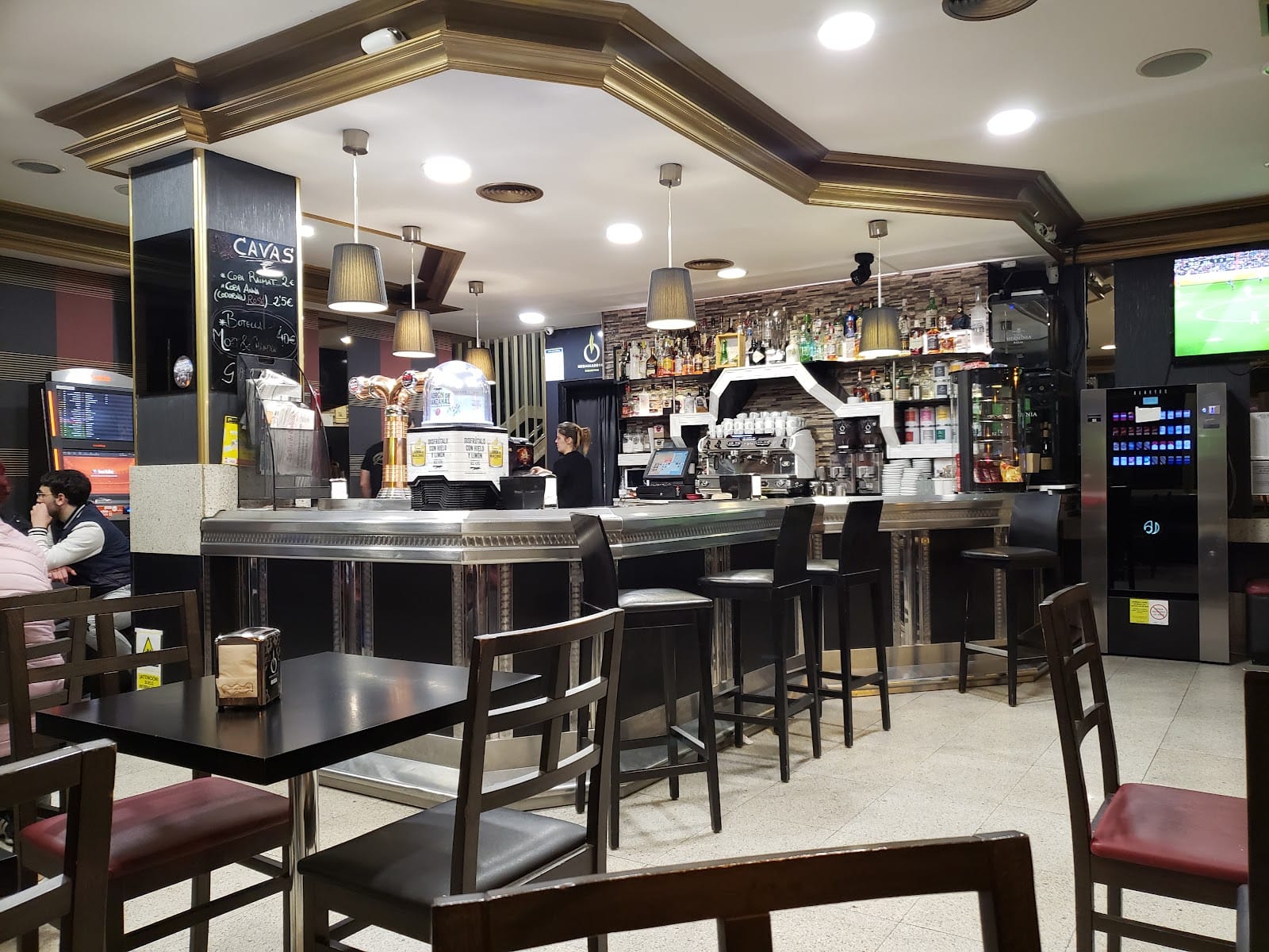 Golden café