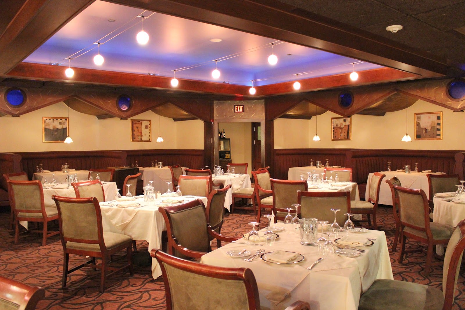 Cafe Escadrille