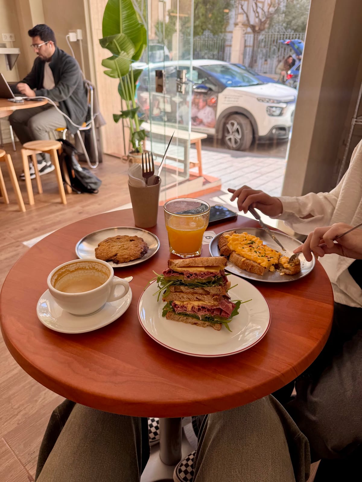 Gluttoni Café