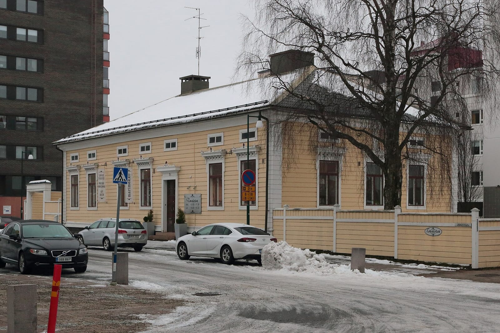 Hevi's deli & café